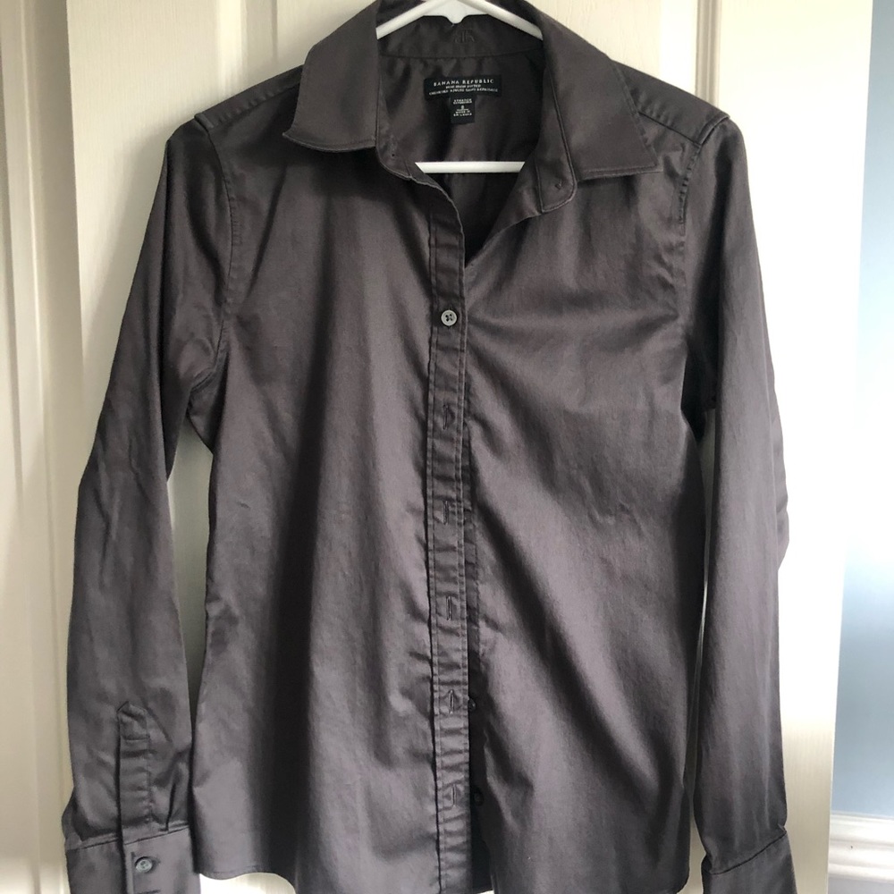 ✨3 for $40✨Banana Republic charcoal grey shirt